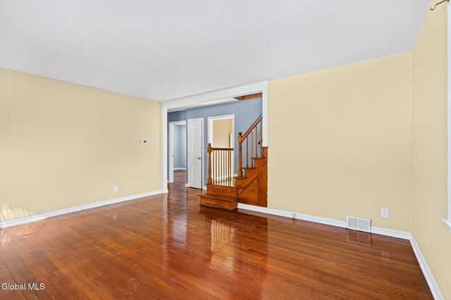 27 Dresden Court, Guilderland, NY 12203