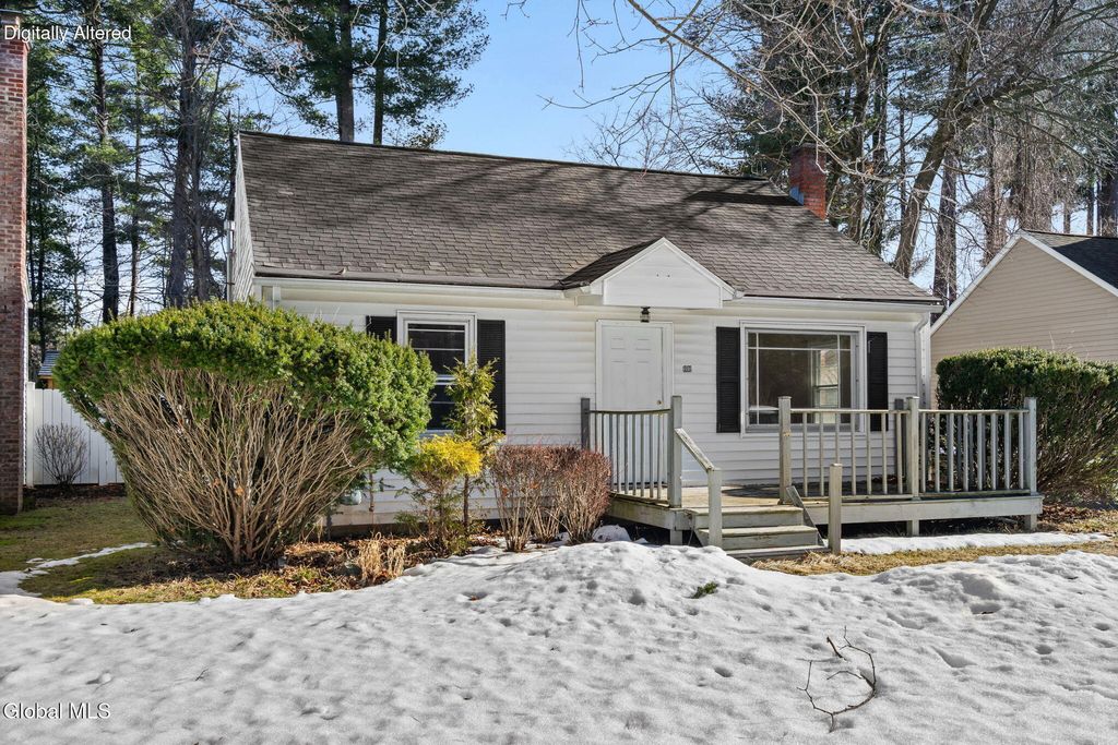 27 Dresden Court, Guilderland, NY 12203