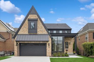 153 S Kenmore Avenue, Elmhurst, IL 60126