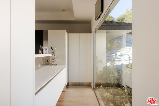 2402 Carman Crest Drive, Los Angeles, CA 90068