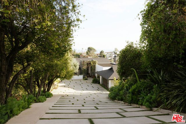 2402 Carman Crest Drive, Los Angeles, CA 90068