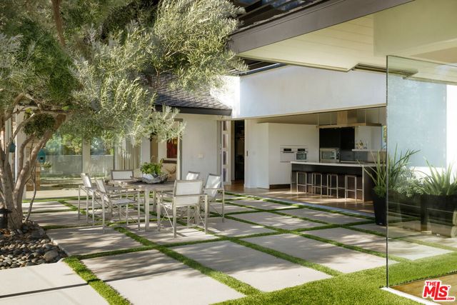 2402 Carman Crest Drive, Los Angeles, CA 90068