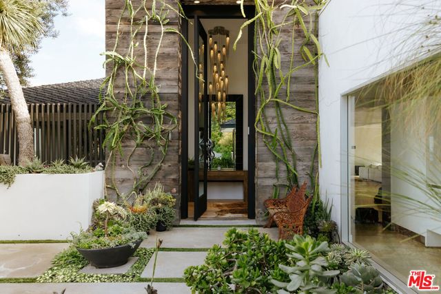 2402 Carman Crest Drive, Los Angeles, CA 90068