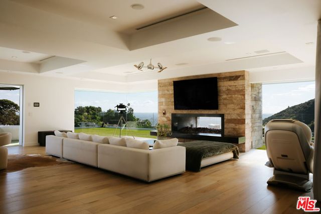 2402 Carman Crest Drive, Los Angeles, CA 90068