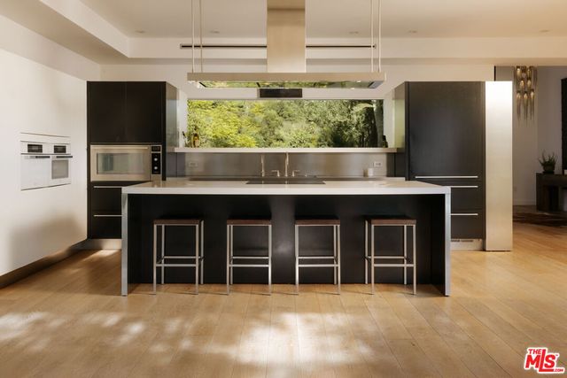 2402 Carman Crest Drive, Los Angeles, CA 90068