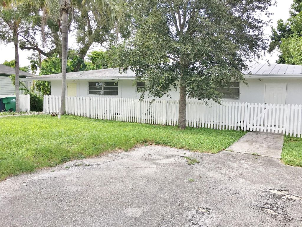 5831 SW 62nd St WEST, Miami, FL 33143