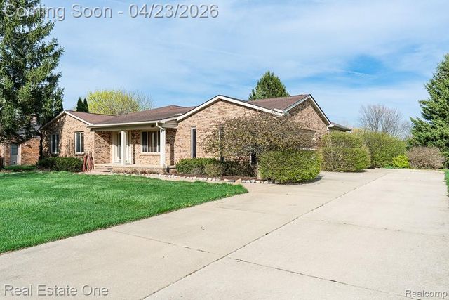 1865 Crestline Street, Rochester Hills, MI 48307