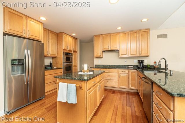 1865 Crestline Street, Rochester Hills, MI 48307