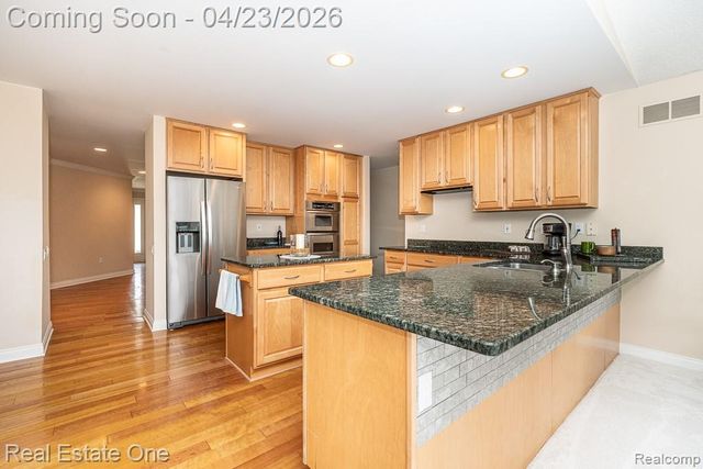 1865 Crestline Street, Rochester Hills, MI 48307