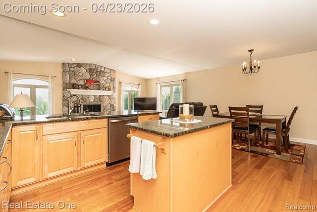 1865 Crestline Street, Rochester Hills, MI 48307