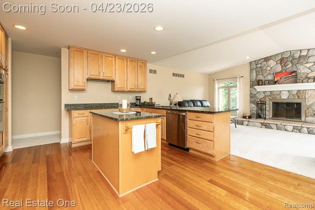1865 Crestline Street, Rochester Hills, MI 48307