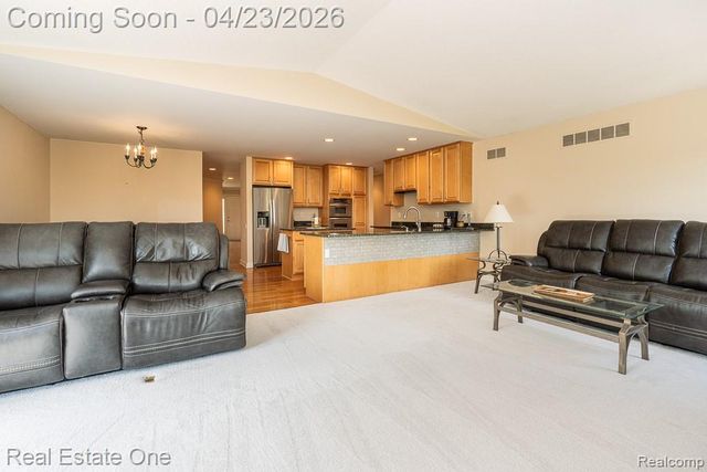 1865 Crestline Street, Rochester Hills, MI 48307