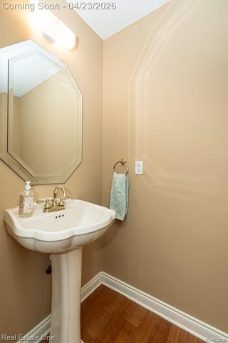 1865 Crestline Street, Rochester Hills, MI 48307