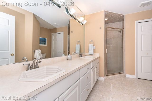 1865 Crestline Street, Rochester Hills, MI 48307