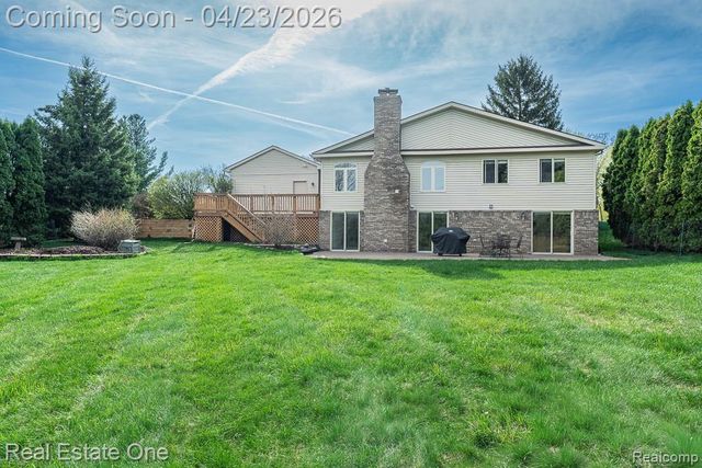 1865 Crestline Street, Rochester Hills, MI 48307