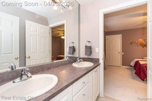 1865 Crestline Street, Rochester Hills, MI 48307