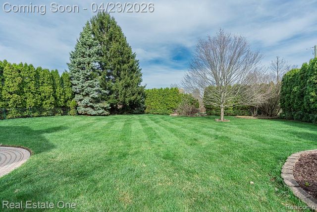 1865 Crestline Street, Rochester Hills, MI 48307