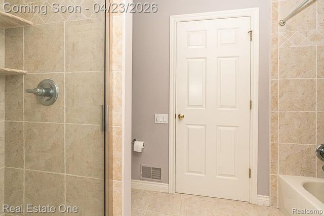 1865 Crestline Street, Rochester Hills, MI 48307