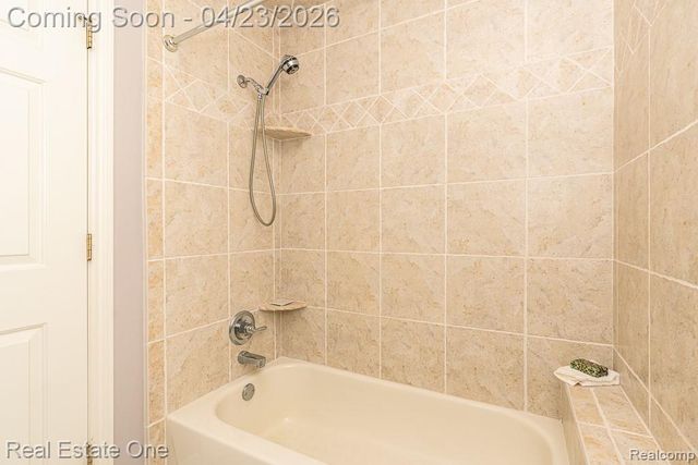 1865 Crestline Street, Rochester Hills, MI 48307