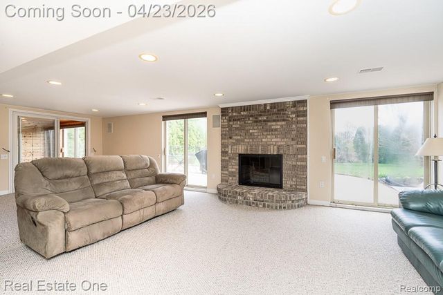 1865 Crestline Street, Rochester Hills, MI 48307