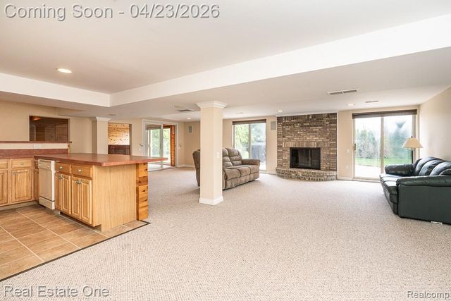 1865 Crestline Street, Rochester Hills, MI 48307