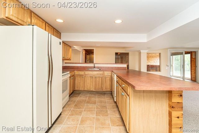 1865 Crestline Street, Rochester Hills, MI 48307