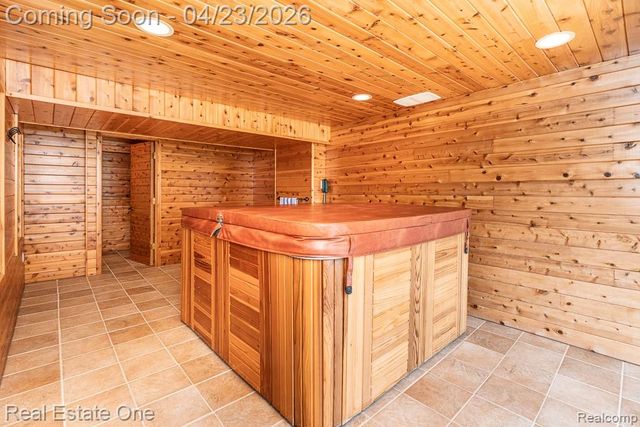 1865 Crestline Street, Rochester Hills, MI 48307