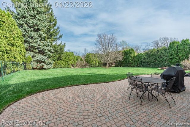 1865 Crestline Street, Rochester Hills, MI 48307