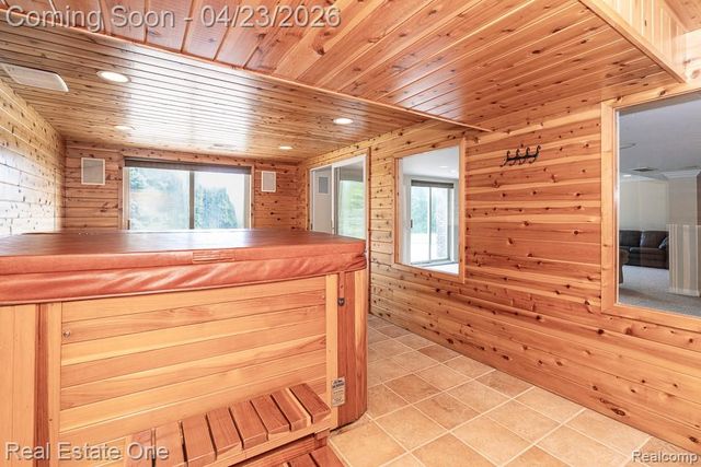 1865 Crestline Street, Rochester Hills, MI 48307