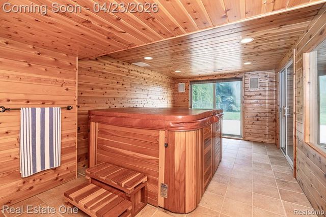 1865 Crestline Street, Rochester Hills, MI 48307