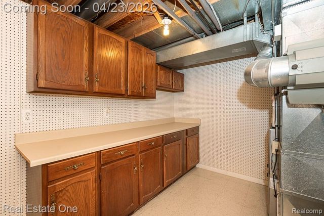 1865 Crestline Street, Rochester Hills, MI 48307