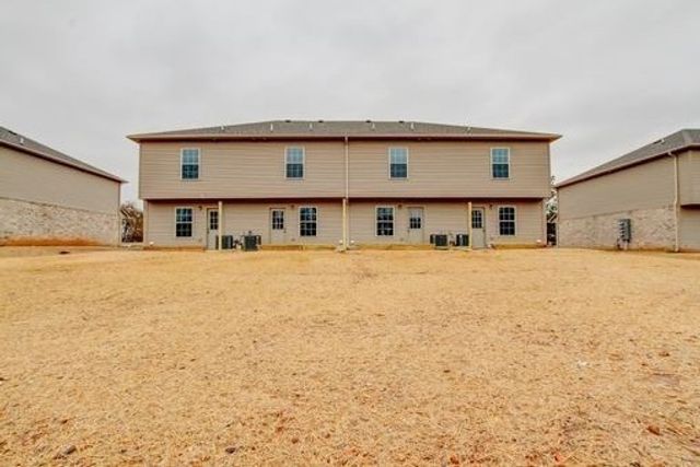 242 Fairview Ln Apt A, Clarksville, TN 37040