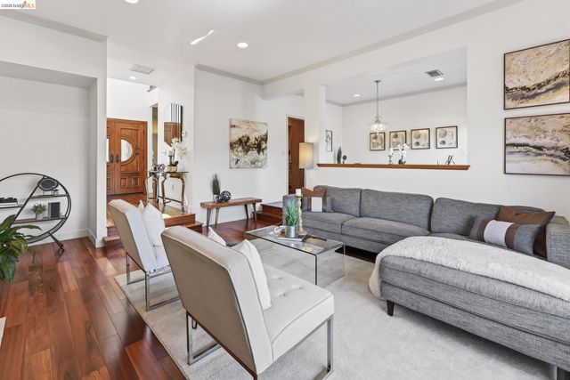 4963 Stoneridge Ct, Oakland, CA 94605