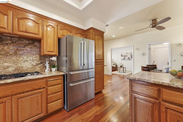 4963 Stoneridge Ct, Oakland, CA 94605