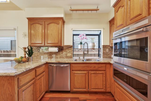 4963 Stoneridge Ct, Oakland, CA 94605