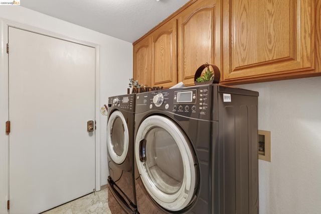 4963 Stoneridge Ct, Oakland, CA 94605