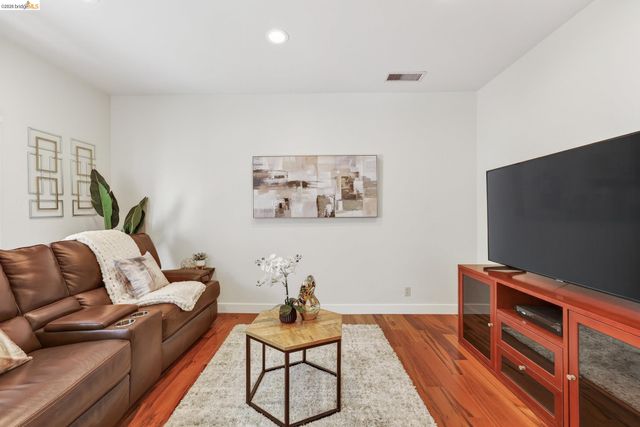 4963 Stoneridge Ct, Oakland, CA 94605