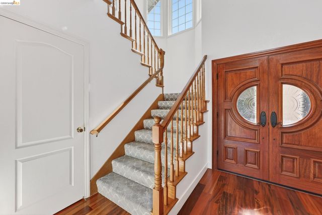 4963 Stoneridge Ct, Oakland, CA 94605