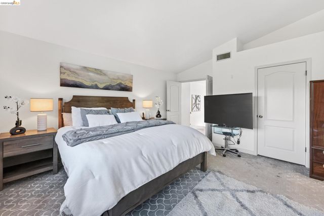 4963 Stoneridge Ct, Oakland, CA 94605