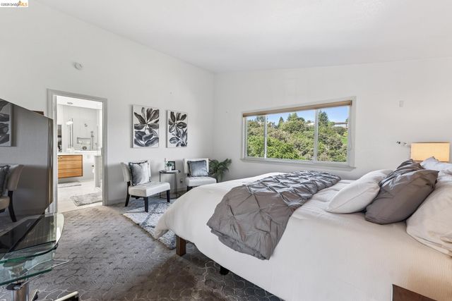 4963 Stoneridge Ct, Oakland, CA 94605