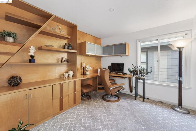 4963 Stoneridge Ct, Oakland, CA 94605