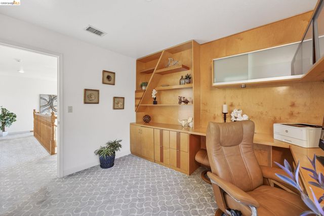 4963 Stoneridge Ct, Oakland, CA 94605