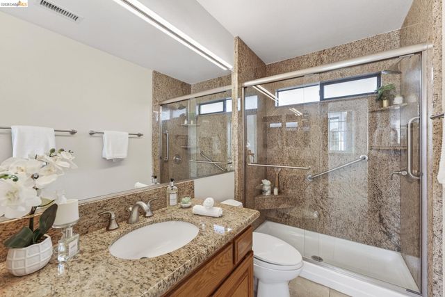 4963 Stoneridge Ct, Oakland, CA 94605