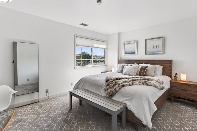 4963 Stoneridge Ct, Oakland, CA 94605