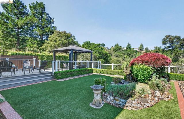 4963 Stoneridge Ct, Oakland, CA 94605