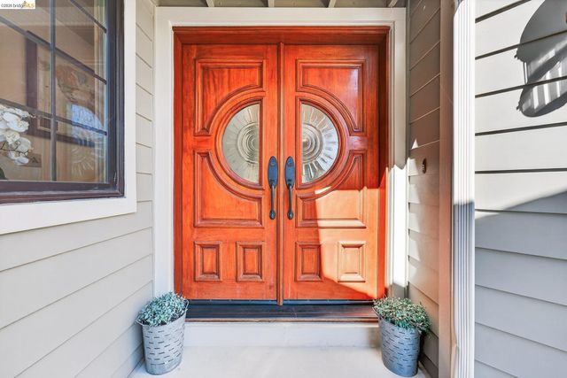 4963 Stoneridge Ct, Oakland, CA 94605