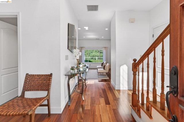 4963 Stoneridge Ct, Oakland, CA 94605