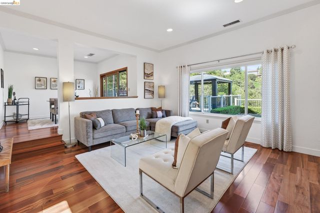 4963 Stoneridge Ct, Oakland, CA 94605