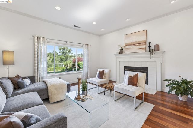 4963 Stoneridge Ct, Oakland, CA 94605