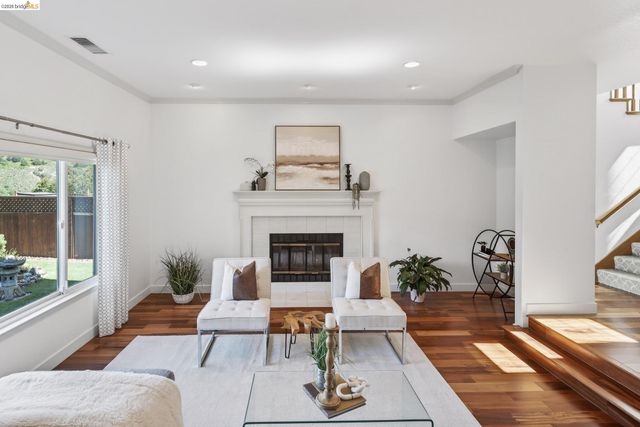 4963 Stoneridge Ct, Oakland, CA 94605